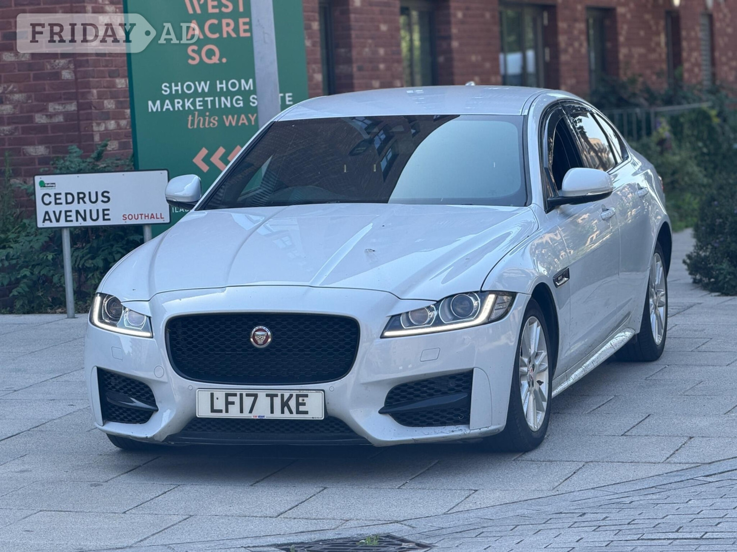 [ berth ]Jaguar XF