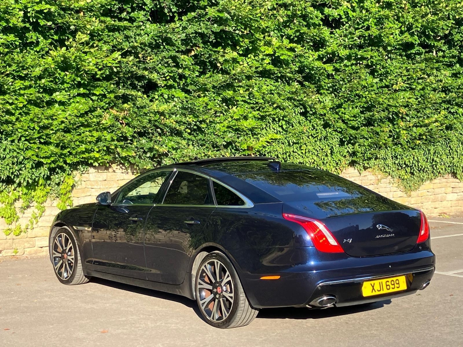Jaguar XJ 2018 - Cars