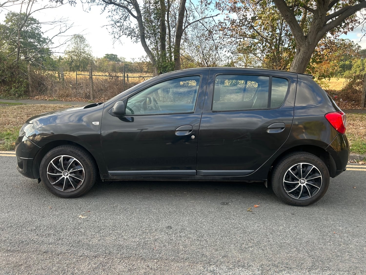 Dacia Sandero 2016 - Cars in Hillingdon