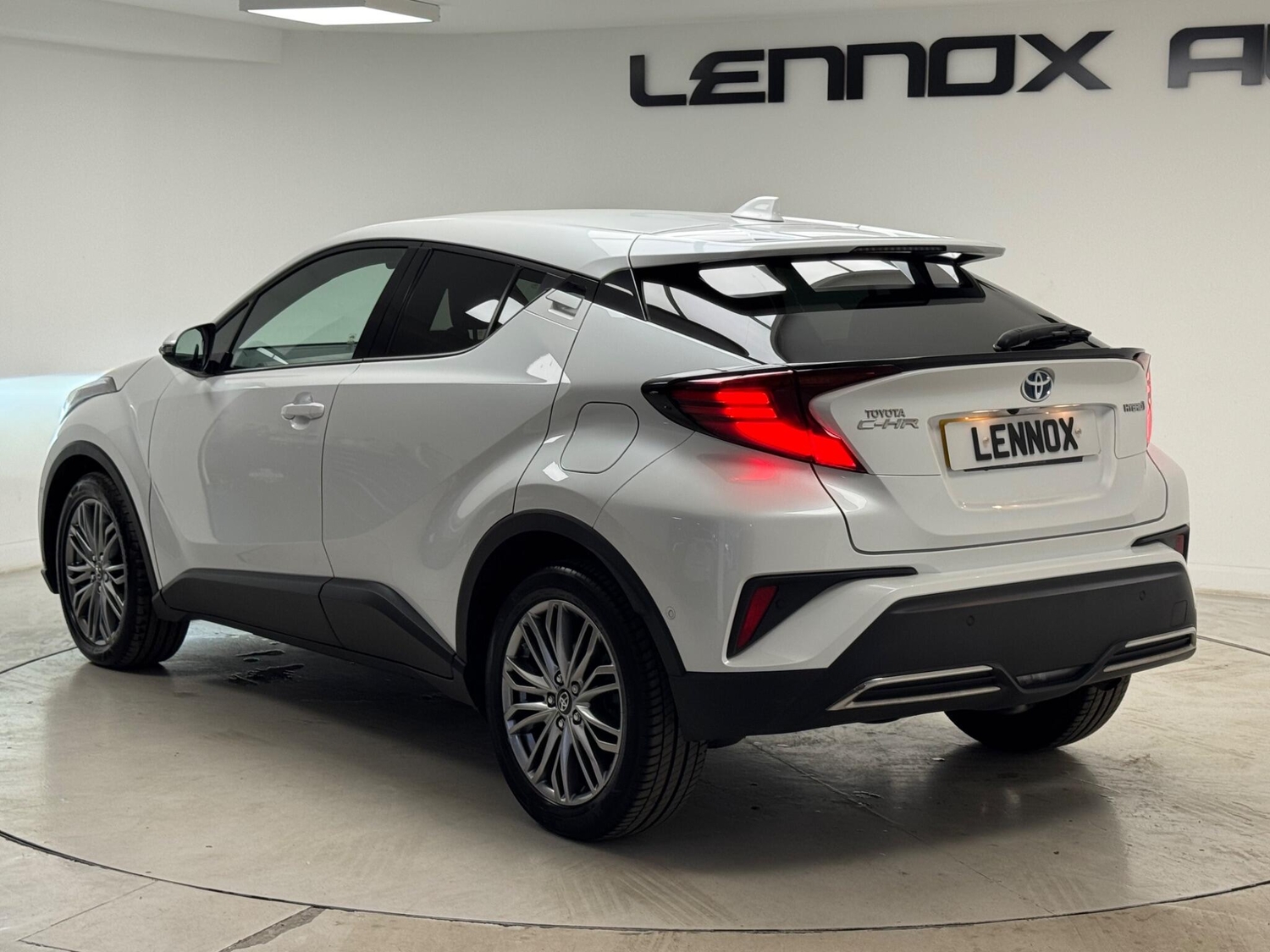 Toyota C-HR 2023 - Cars in Brent