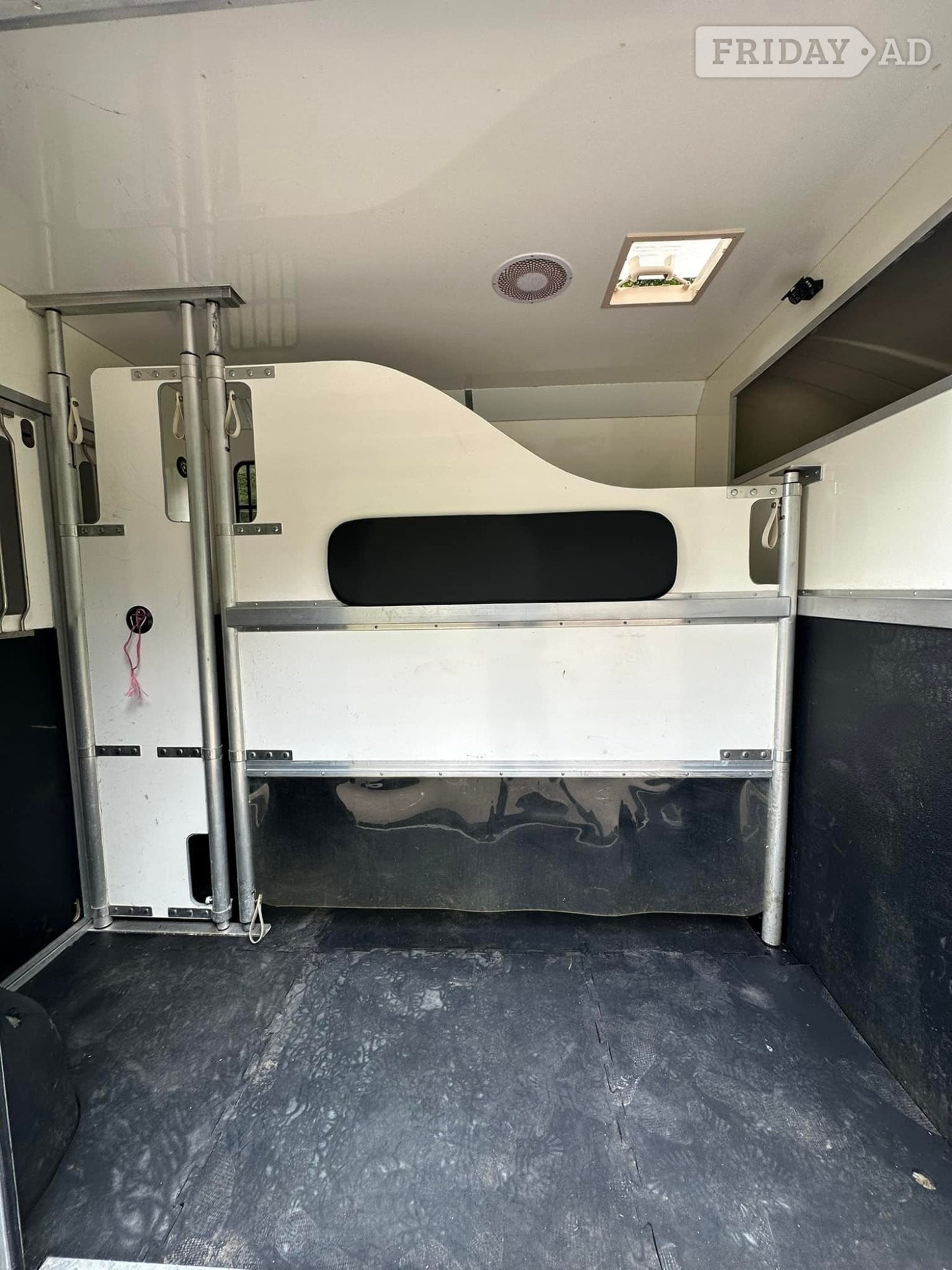 Equtio Bastian 3.5tonne Peugeot Horsebox - Trailers & Horseboxes in Preston