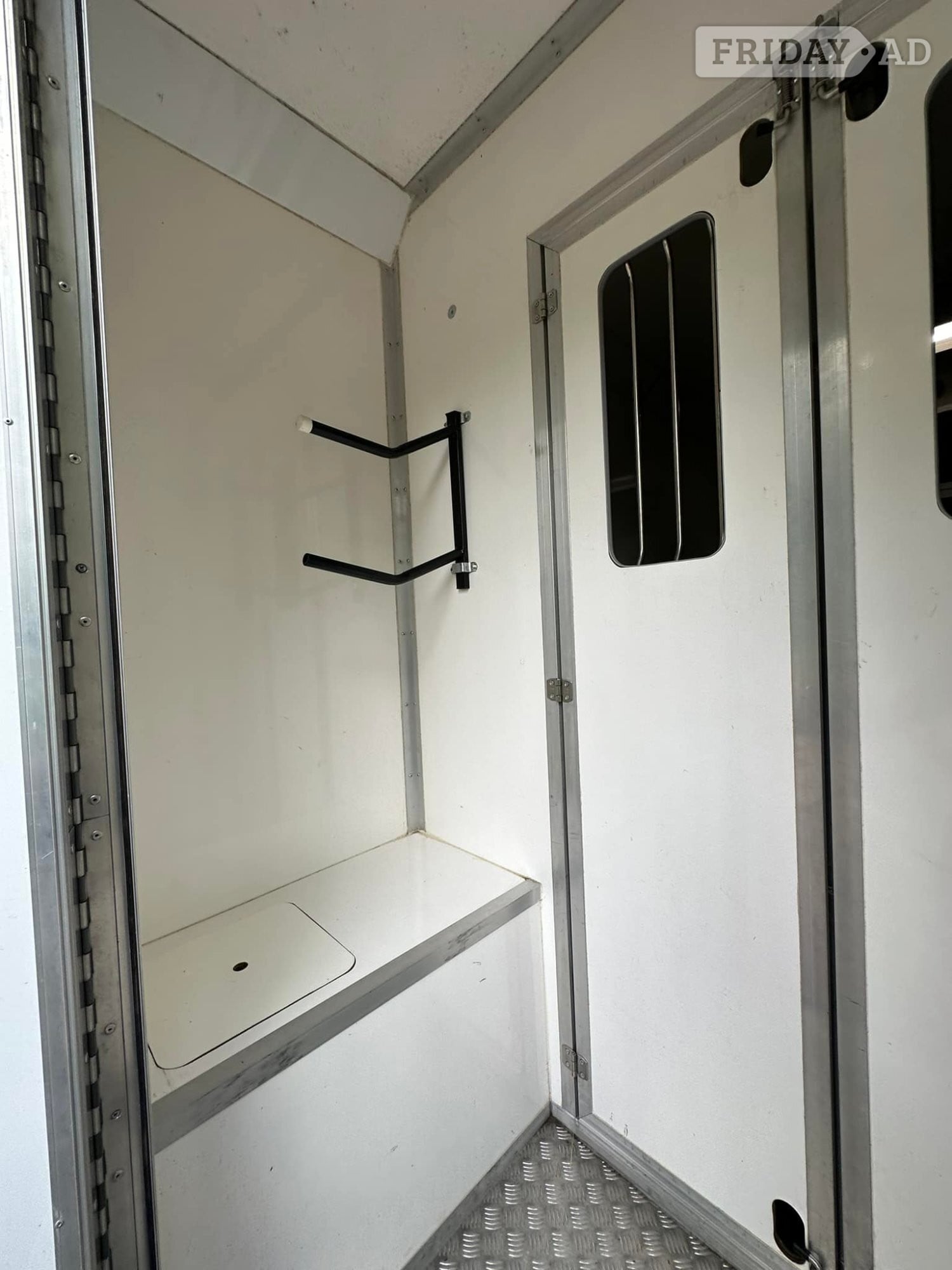 Equtio Bastian 3.5tonne Peugeot Horsebox - Trailers & Horseboxes
