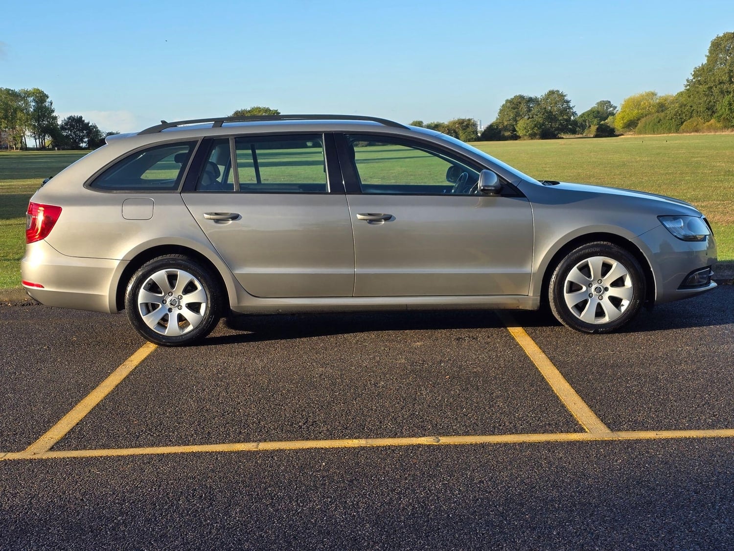Skoda Superb 2014 - Cars