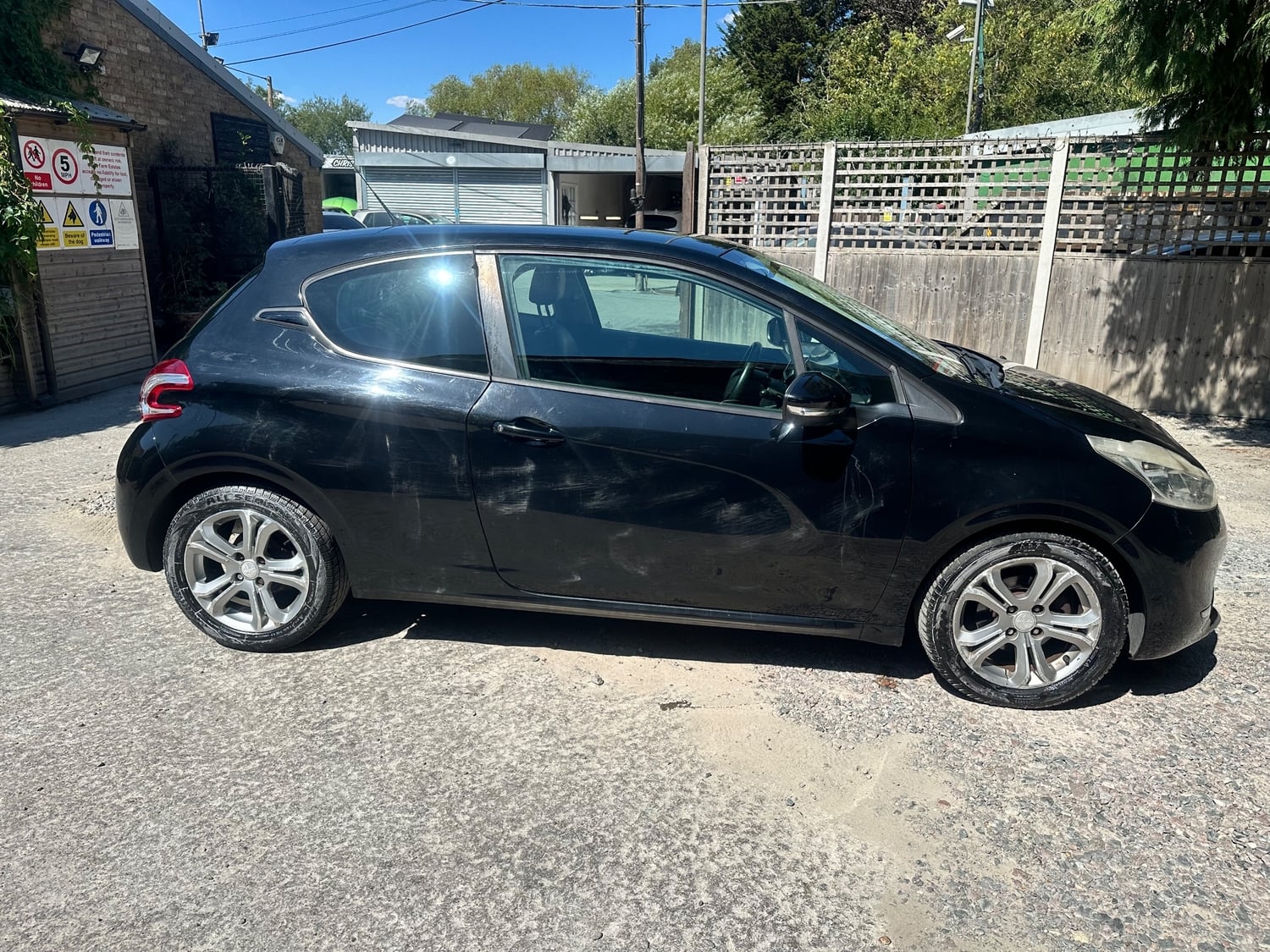 Peugeot 208 Slough