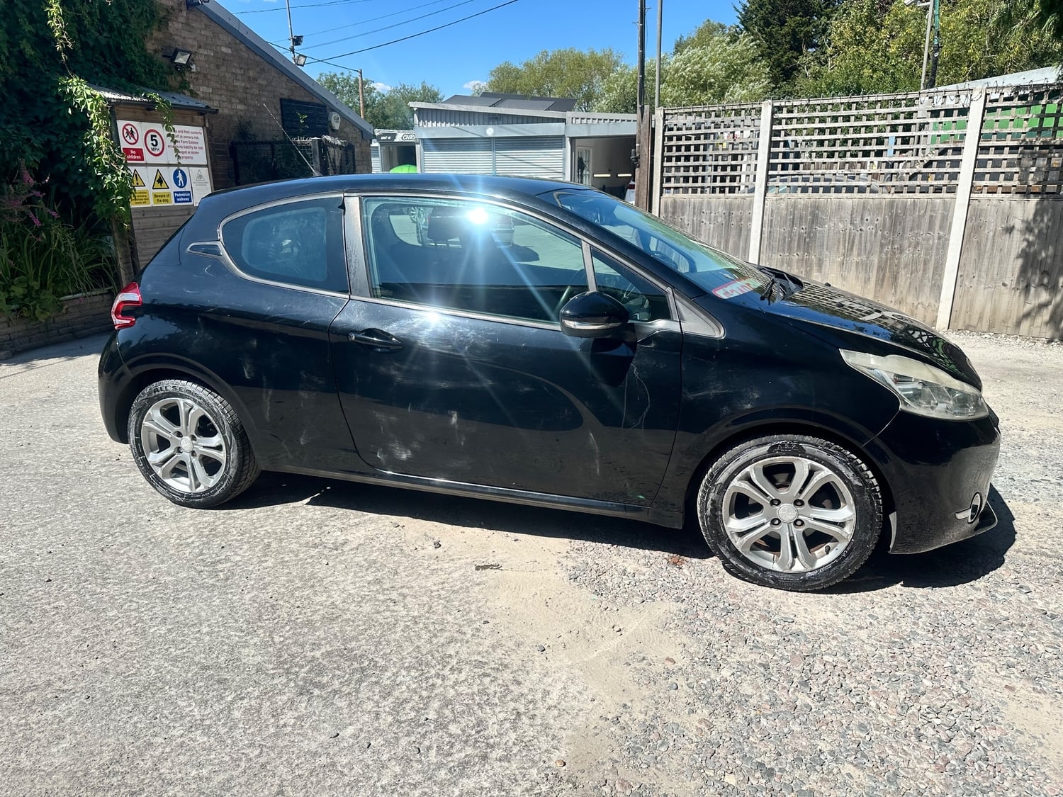 [ berth ]Peugeot 208
