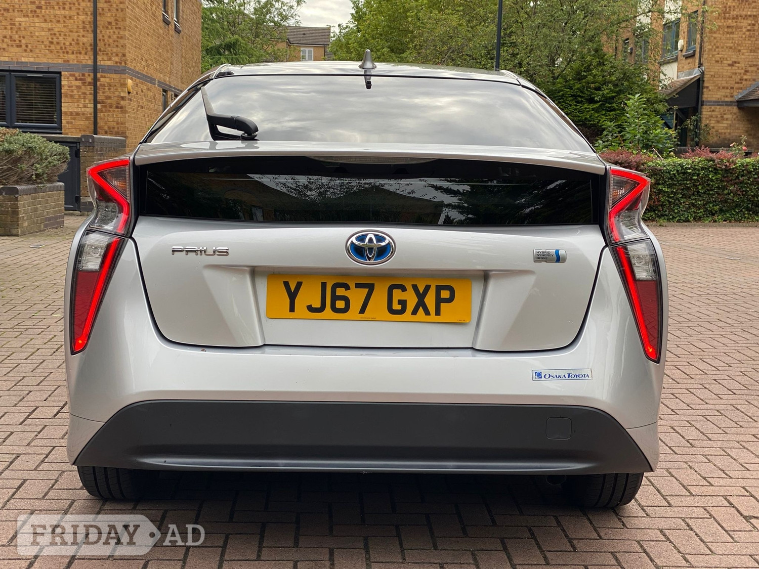 Toyota Prius 2017 - Cars