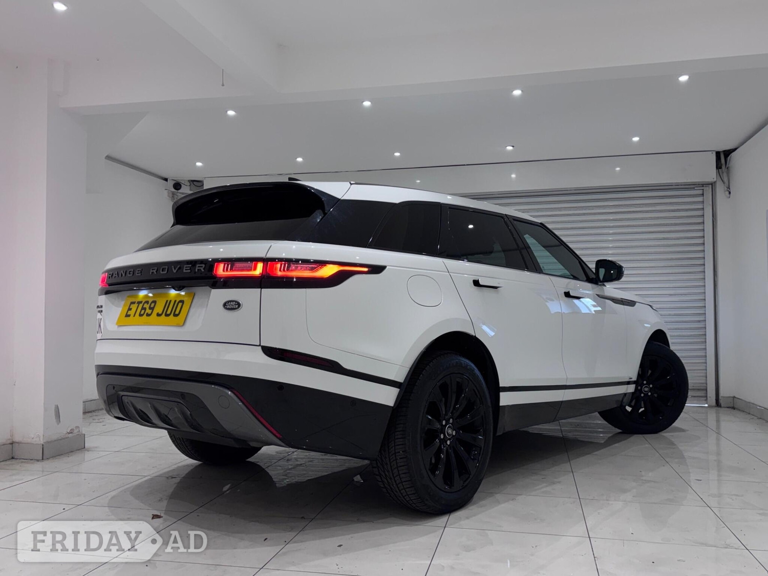 [ berth ]Land Rover Range Rover Velar