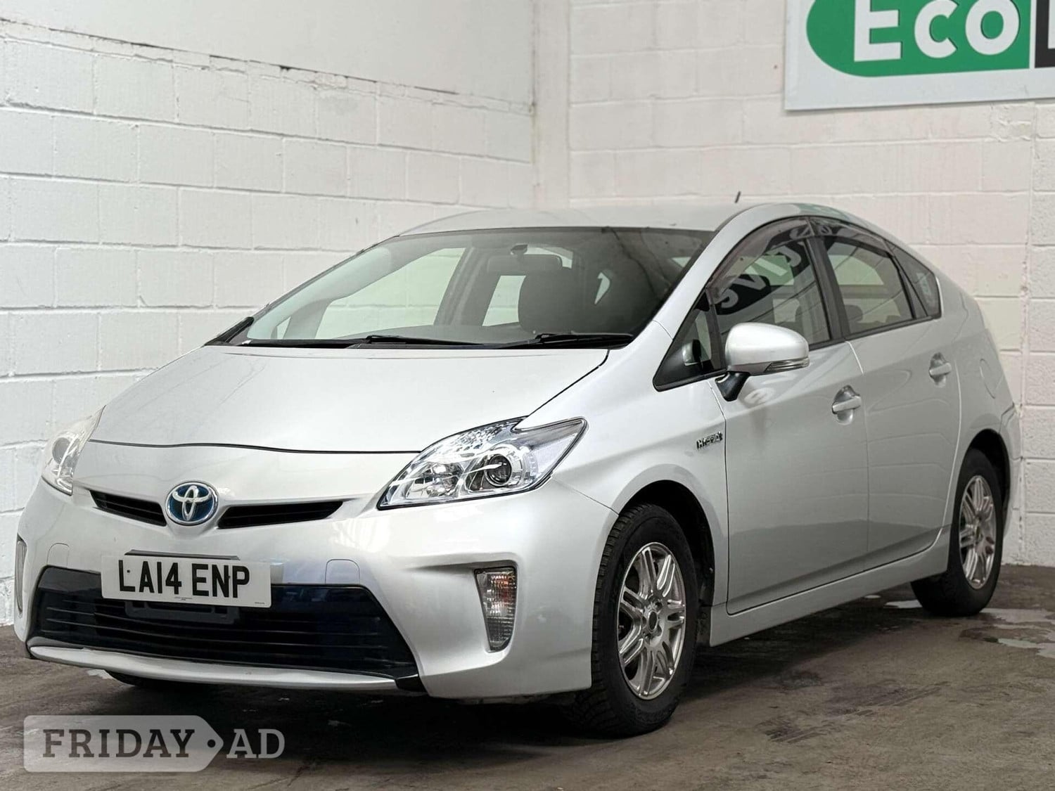 Toyota Prius 2014 - Cars in Uxbridge