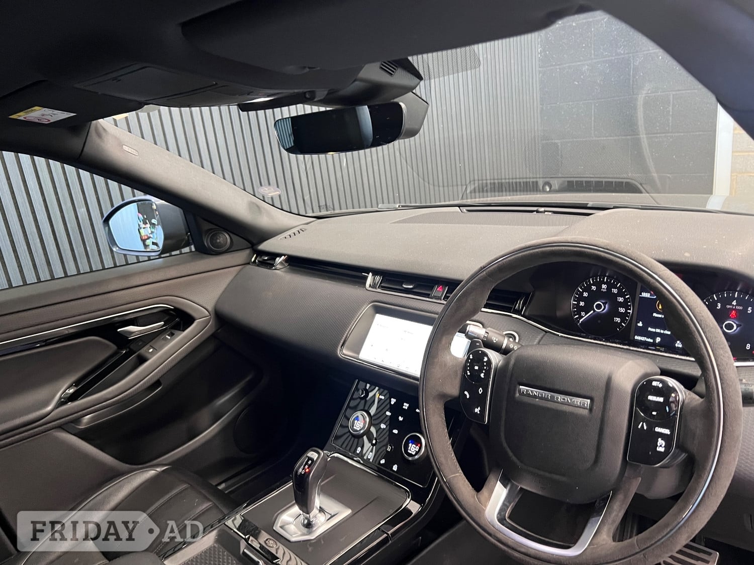 [ berth ]Land Rover Range Rover Evoque