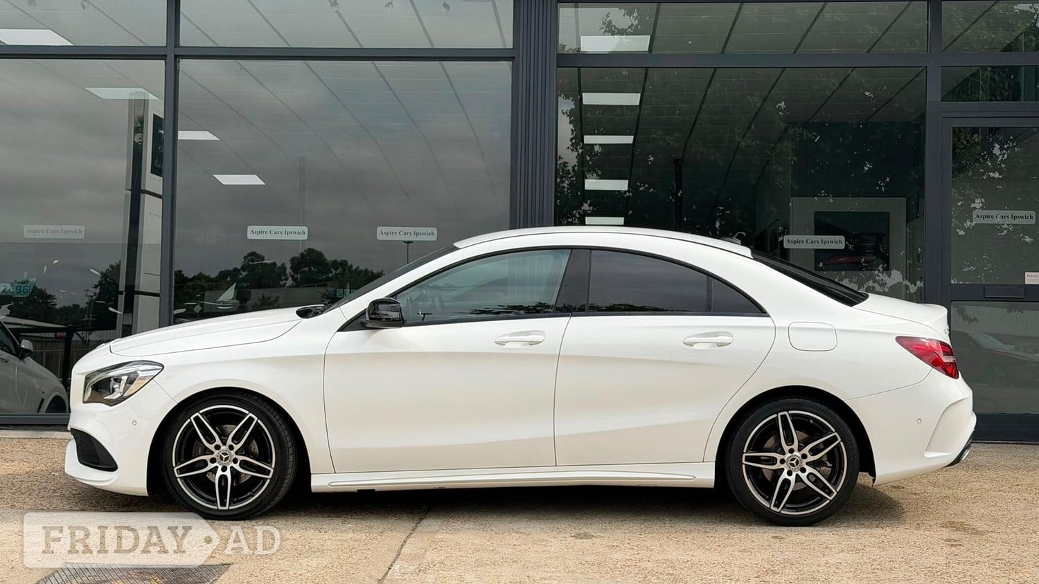 [ berth ]Mercedes-Benz CLA Class