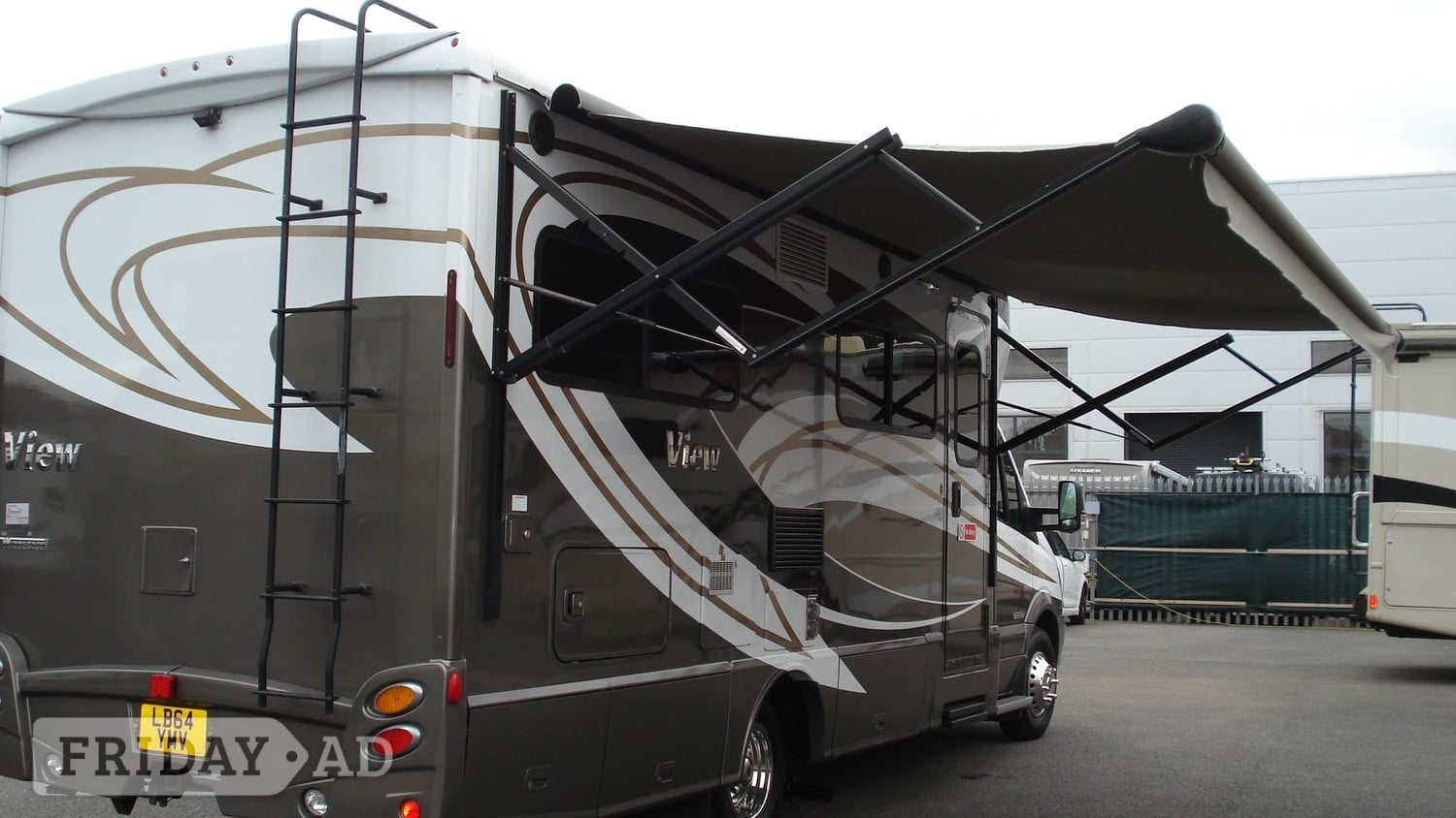 [ berth ]Mercedes-Benz View 24J