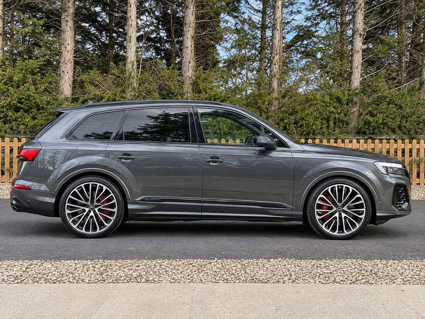 [ berth ]Audi SQ7
