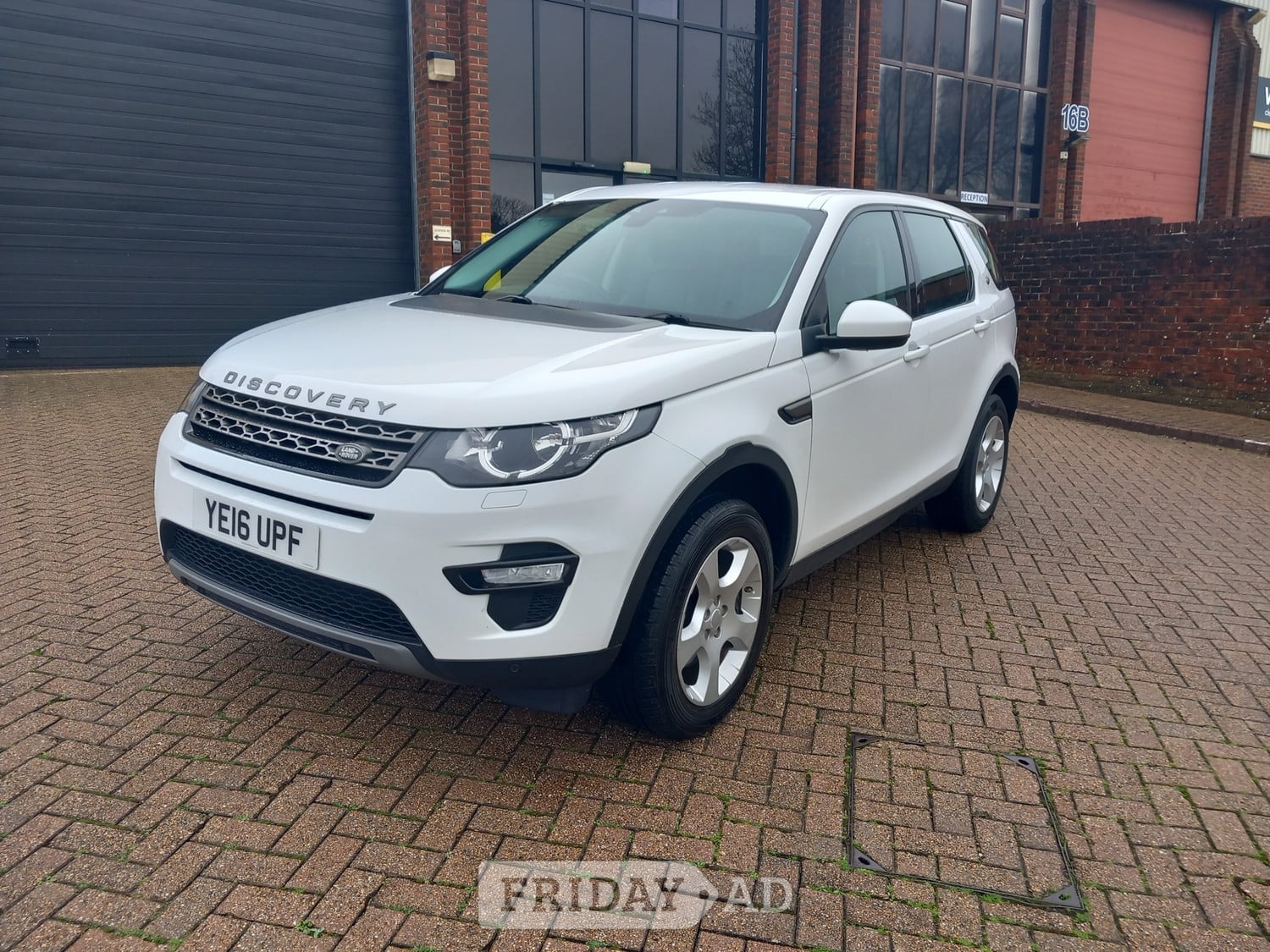 [ berth ]Land Rover Discovery Sport