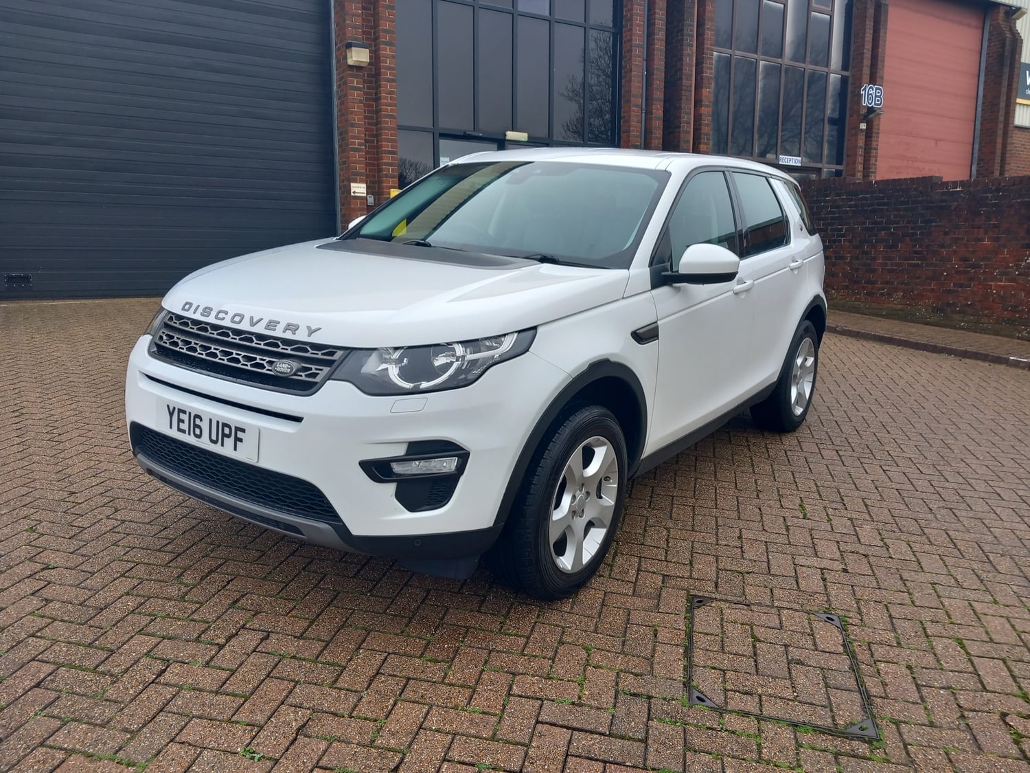 [ berth ]Land Rover Discovery Sport
