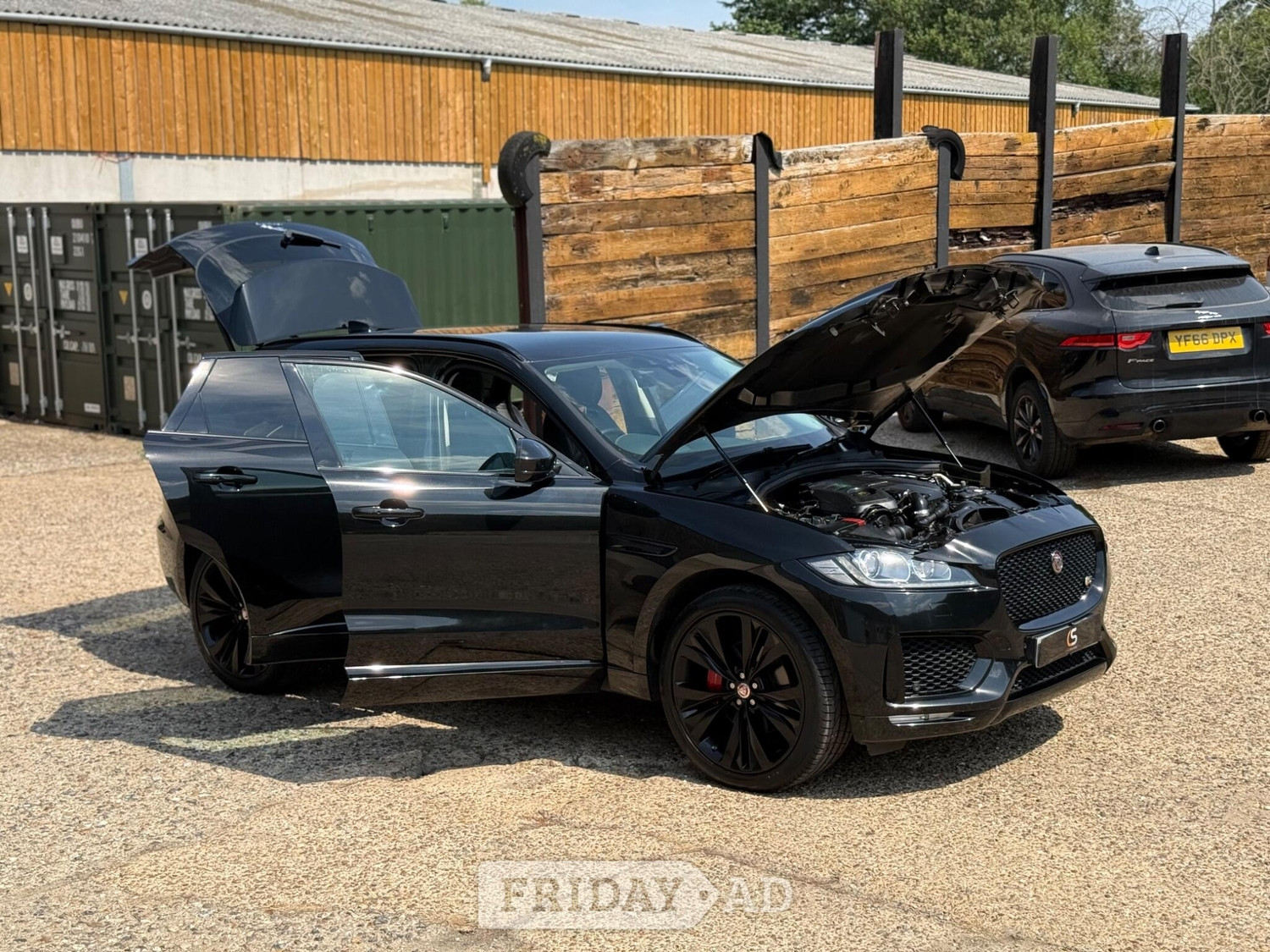 [ berth ]Jaguar F-Pace
