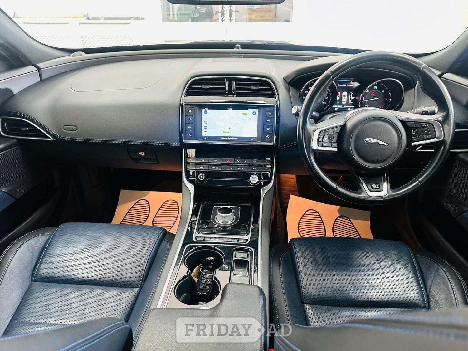 [ berth ]Jaguar XE