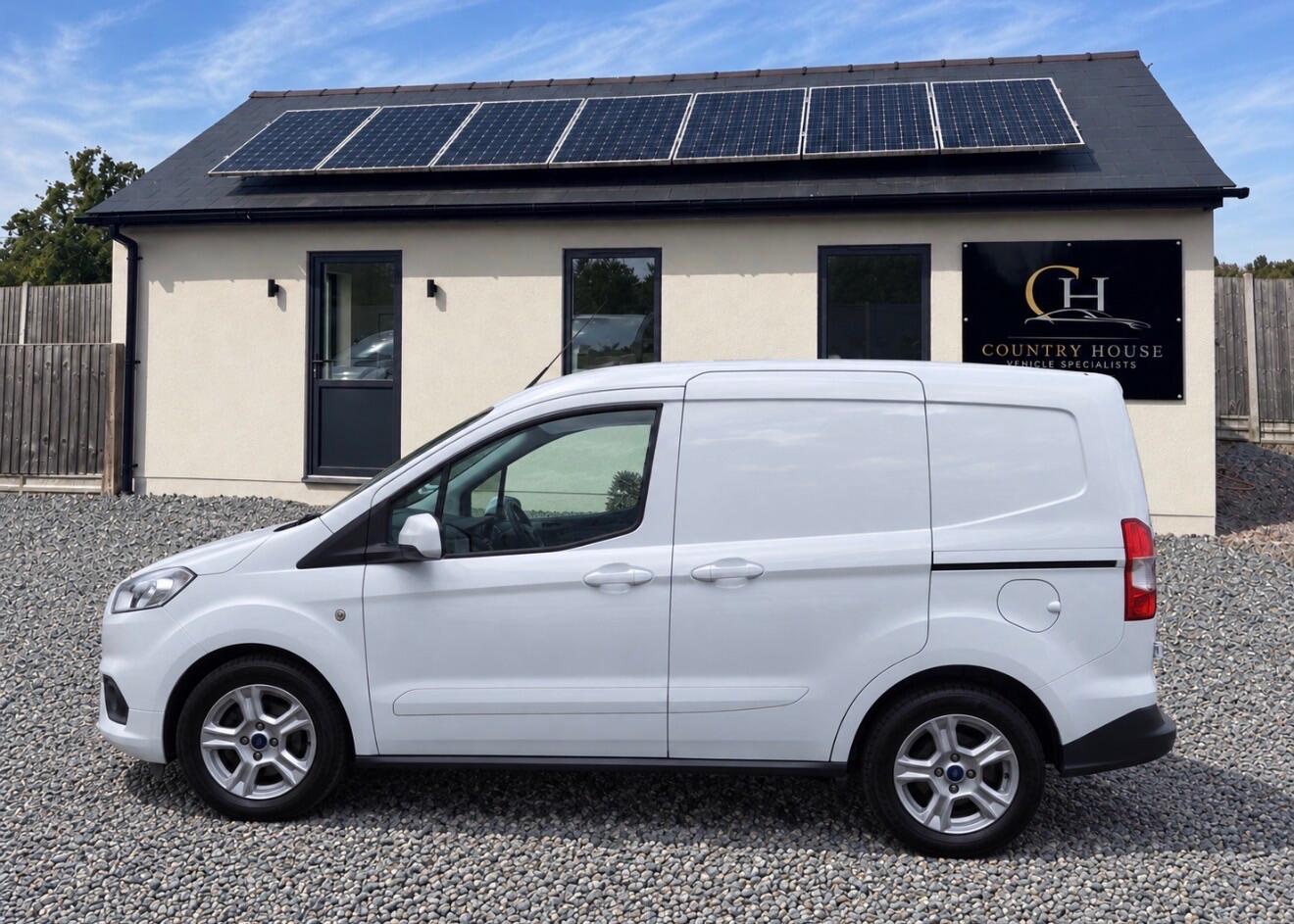 [ berth ]Ford Transit Courier