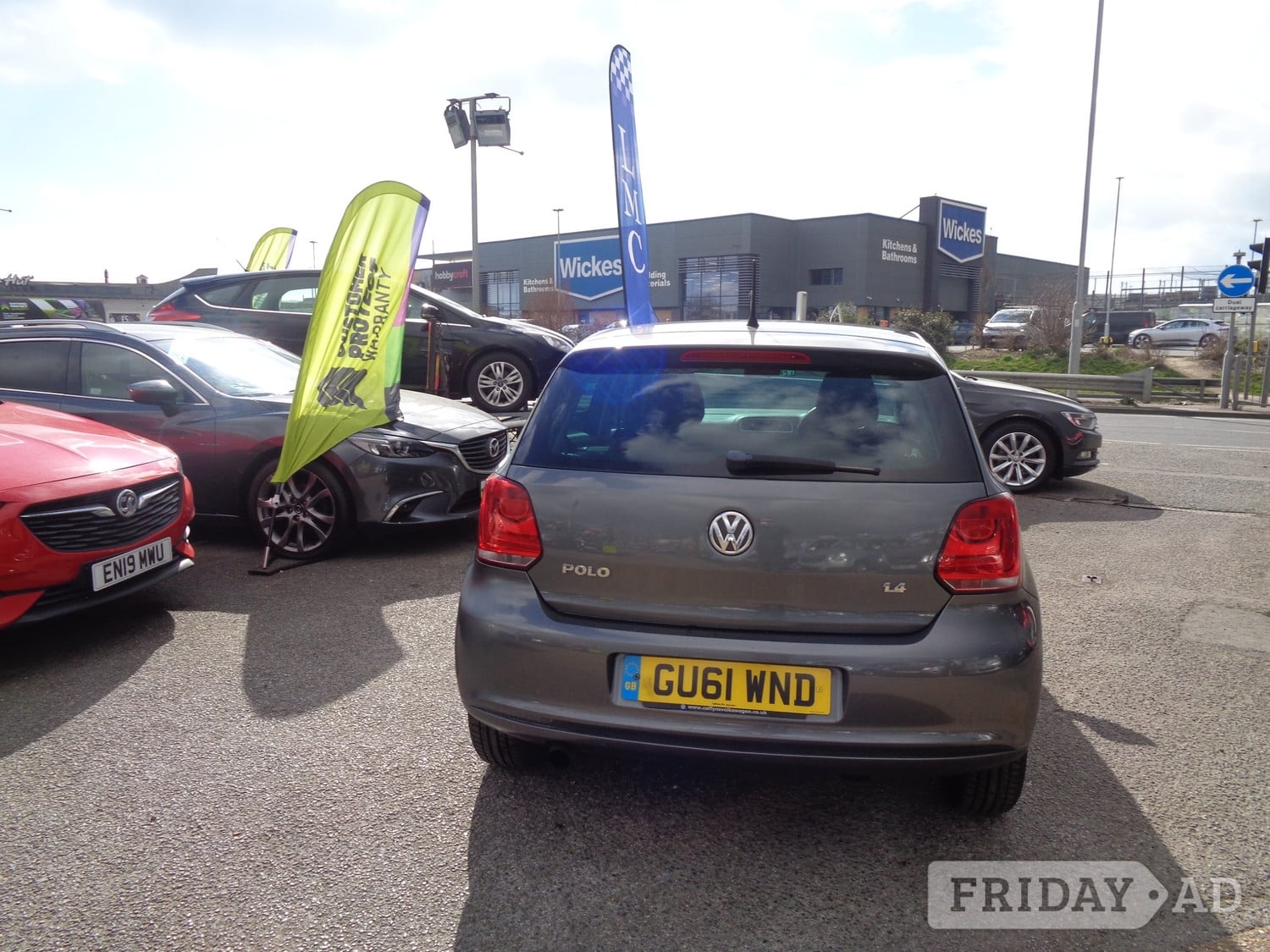 Volkswagen Polo 2011 - Cars