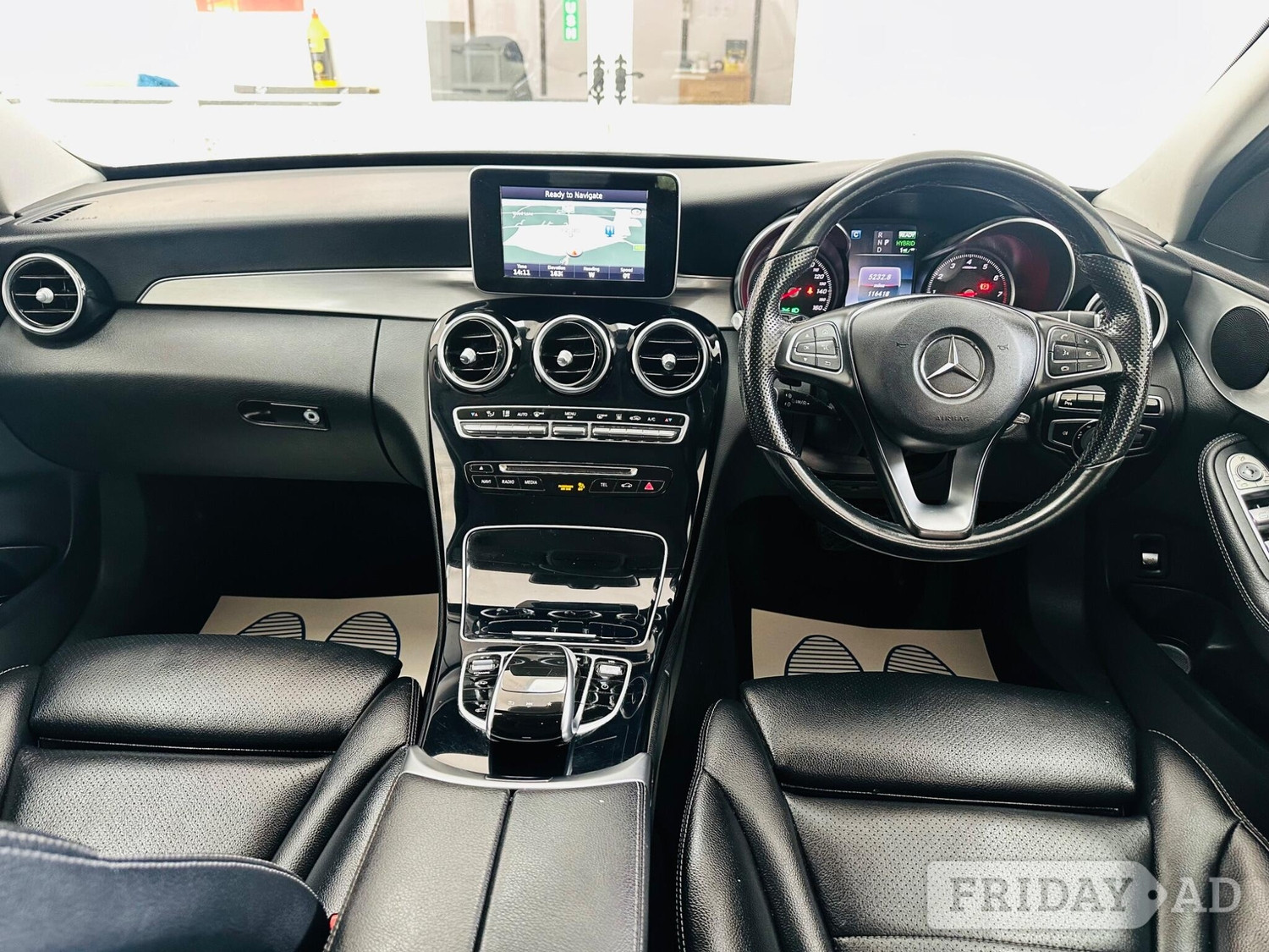 [ berth ]Mercedes-Benz C Class