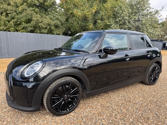 Mini Hatch 2022