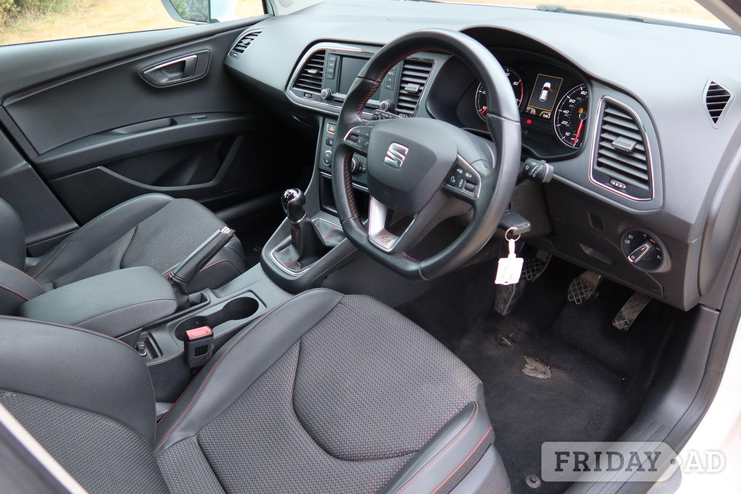 [ berth ]SEAT Leon