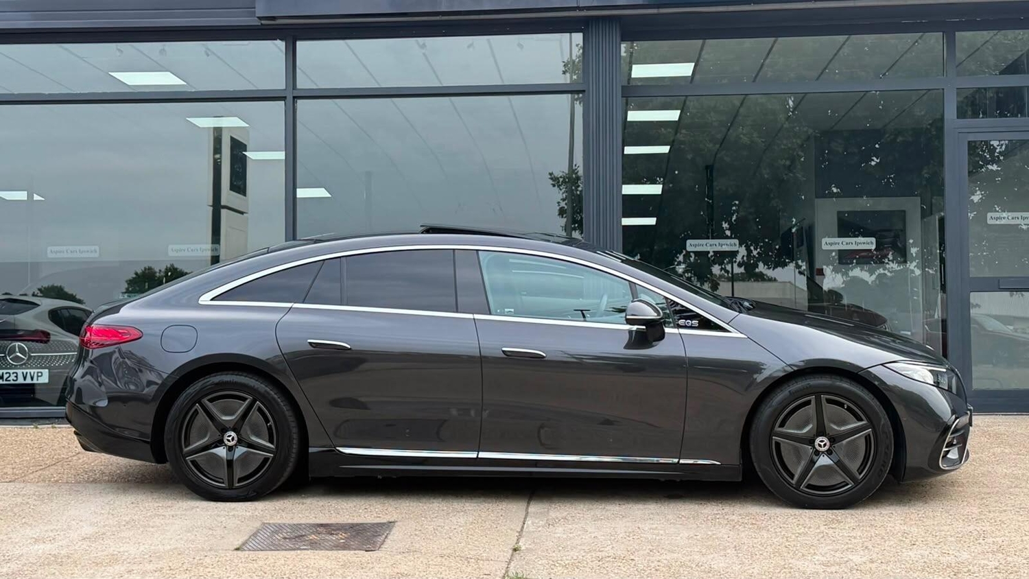 [ berth ]Mercedes-Benz EQS