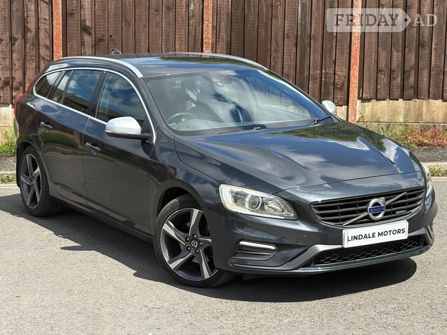 Volvo V60 2014 in Oldham