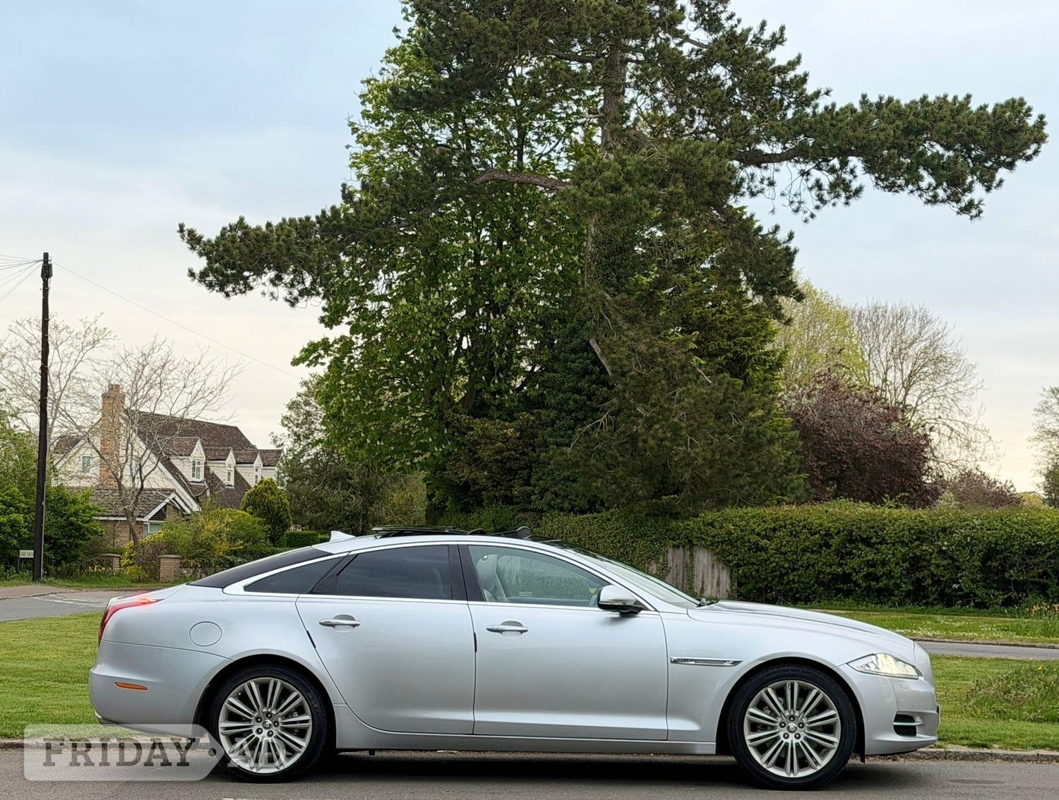 Jaguar XJ 2013 - Cars