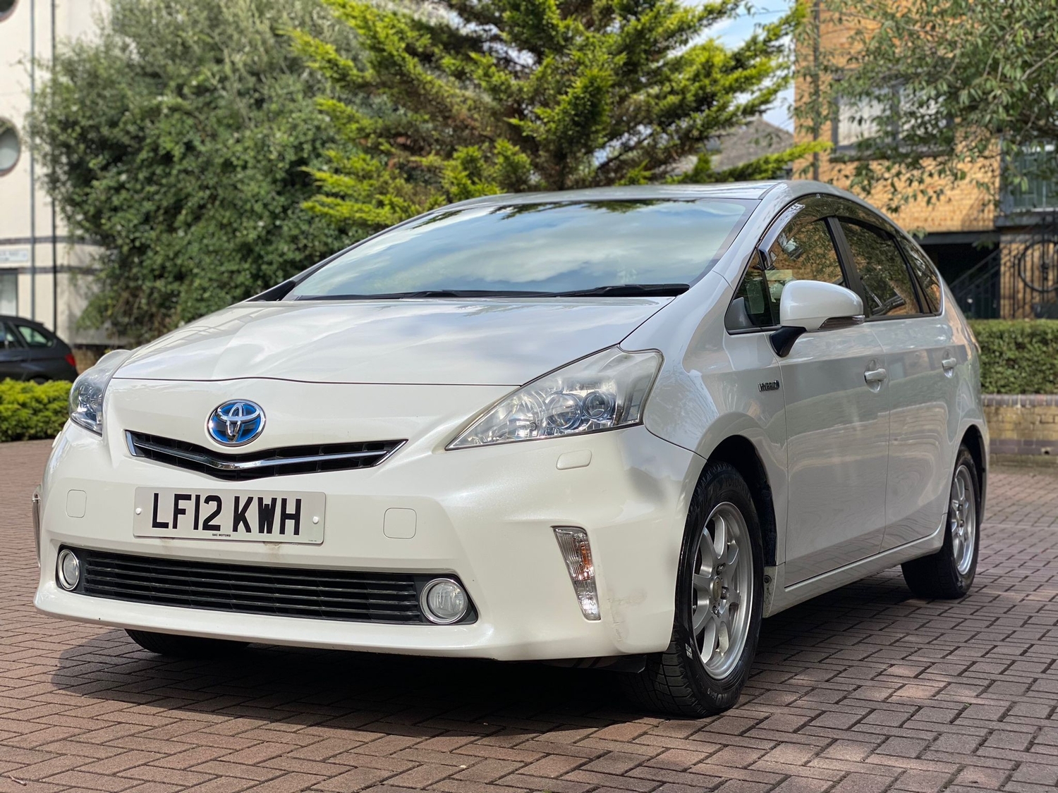 [ berth ]Toyota 7 Seat Prius