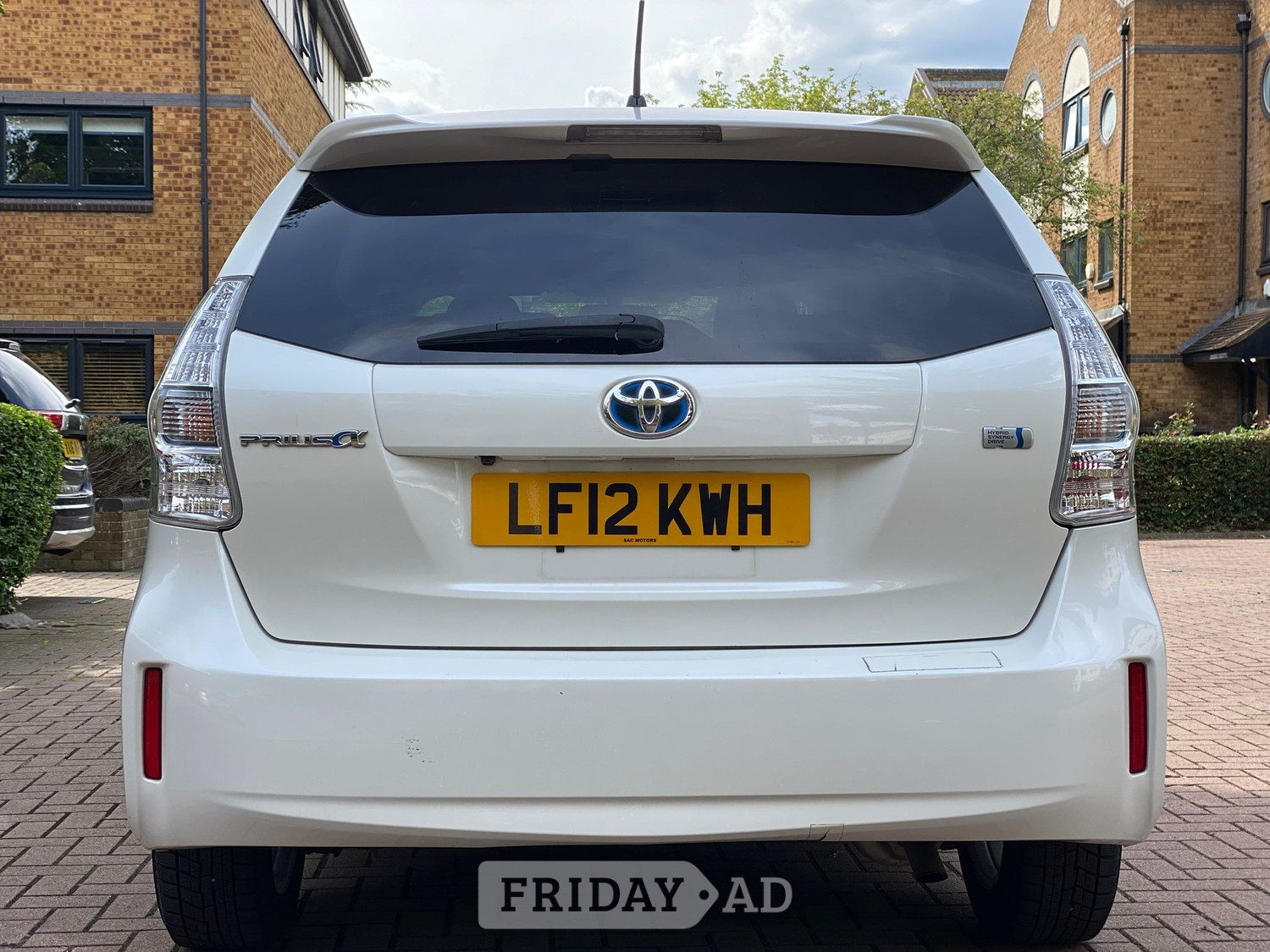 Toyota 7 Seat Prius 2012 - Cars