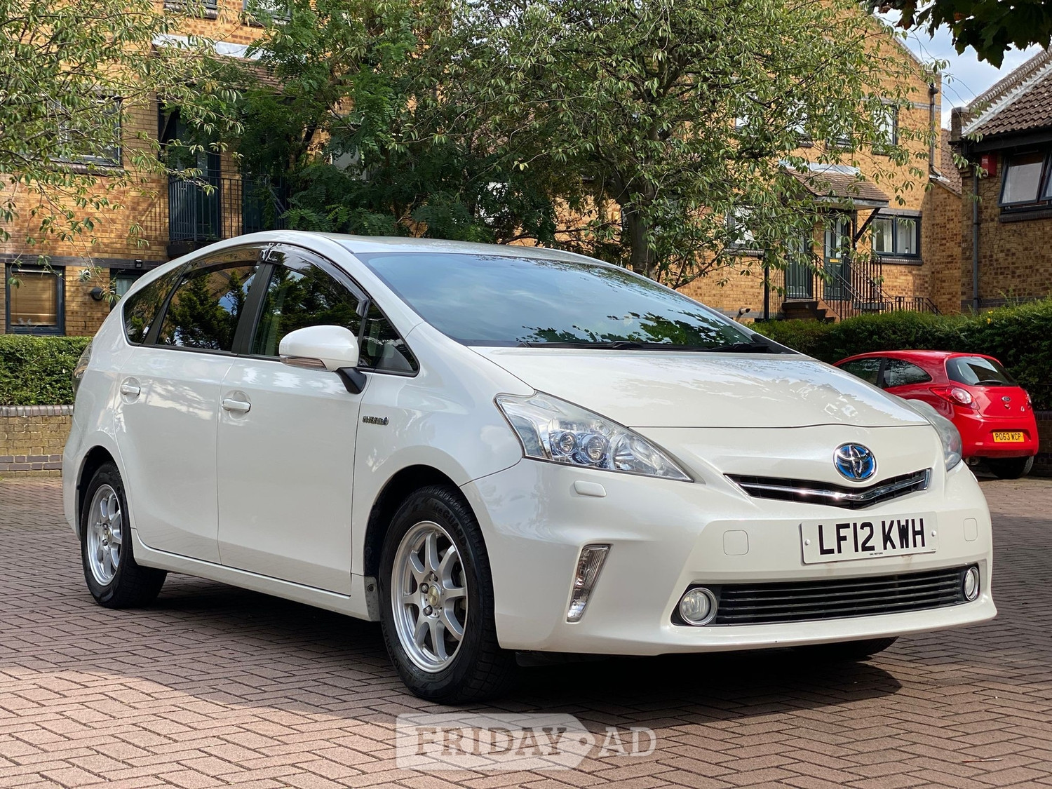 Toyota 7 Seat Prius 2012 in London