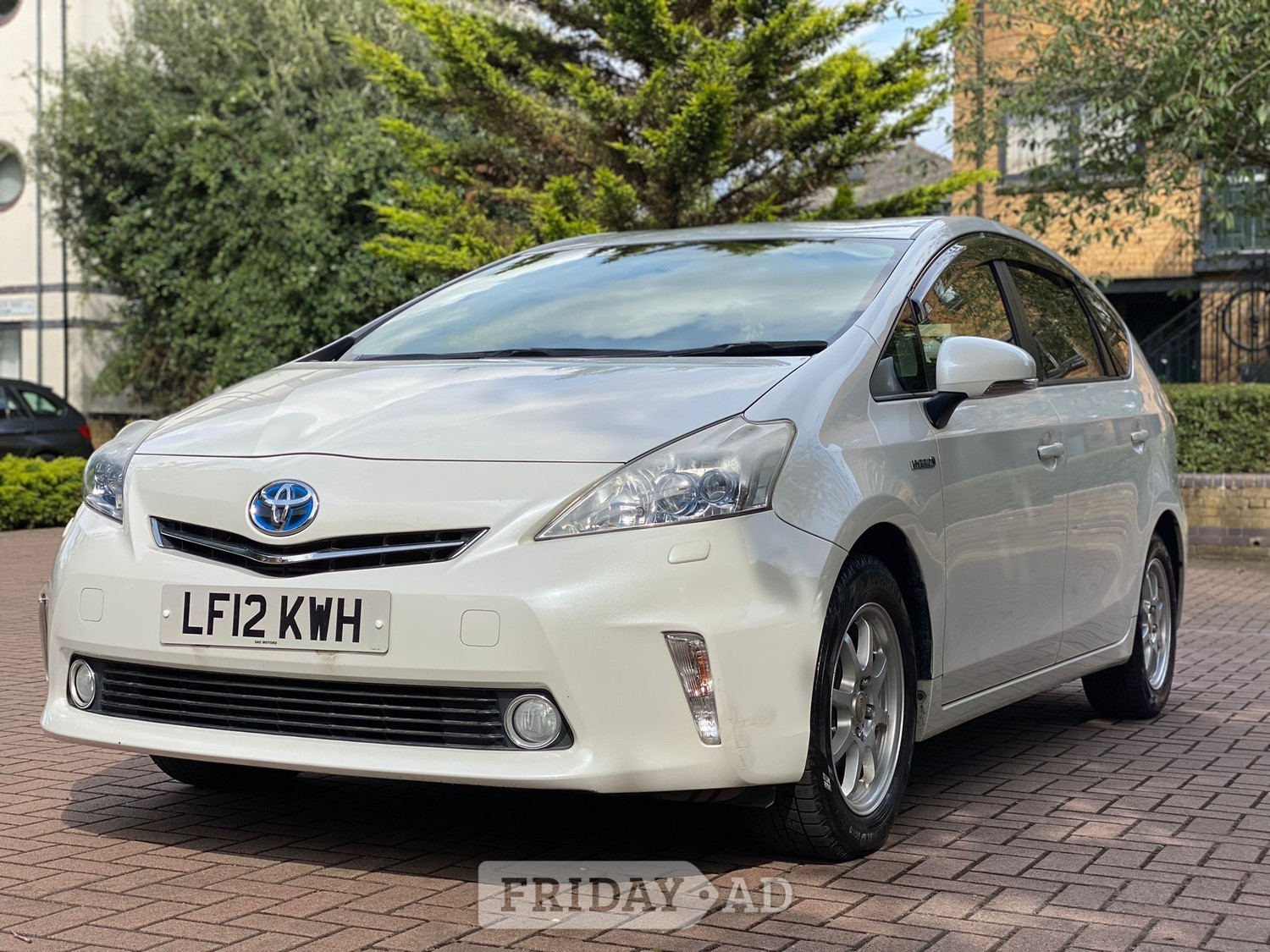 [ berth ]Toyota 7 Seat Prius