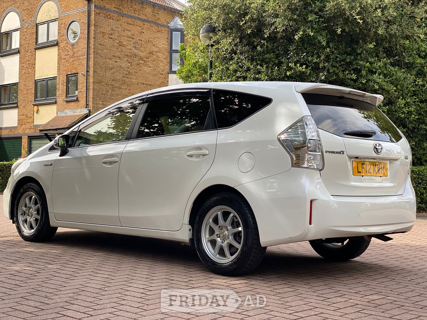 Toyota 7 Seat Prius 2012 - Cars in London