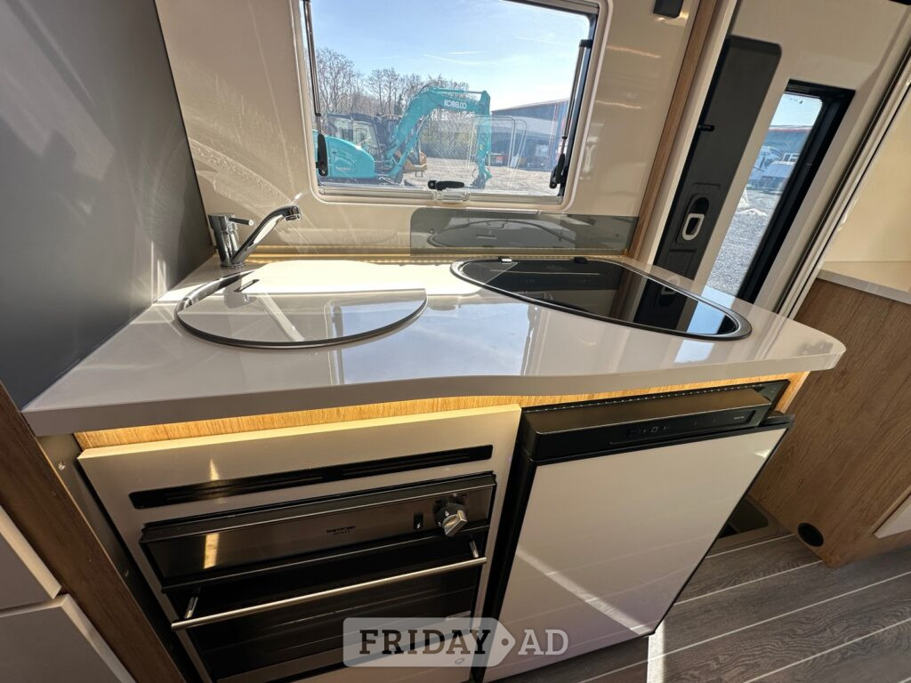 Roller Team 747 Auto-Roller 2026 for sale - Motorhomes & Caravans