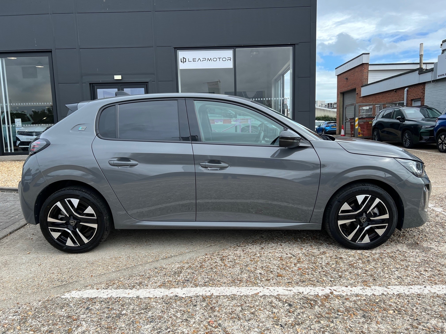[ berth ]Peugeot e-208