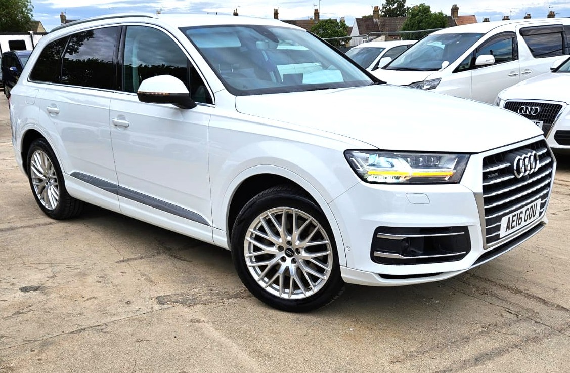 Audi Q7 March