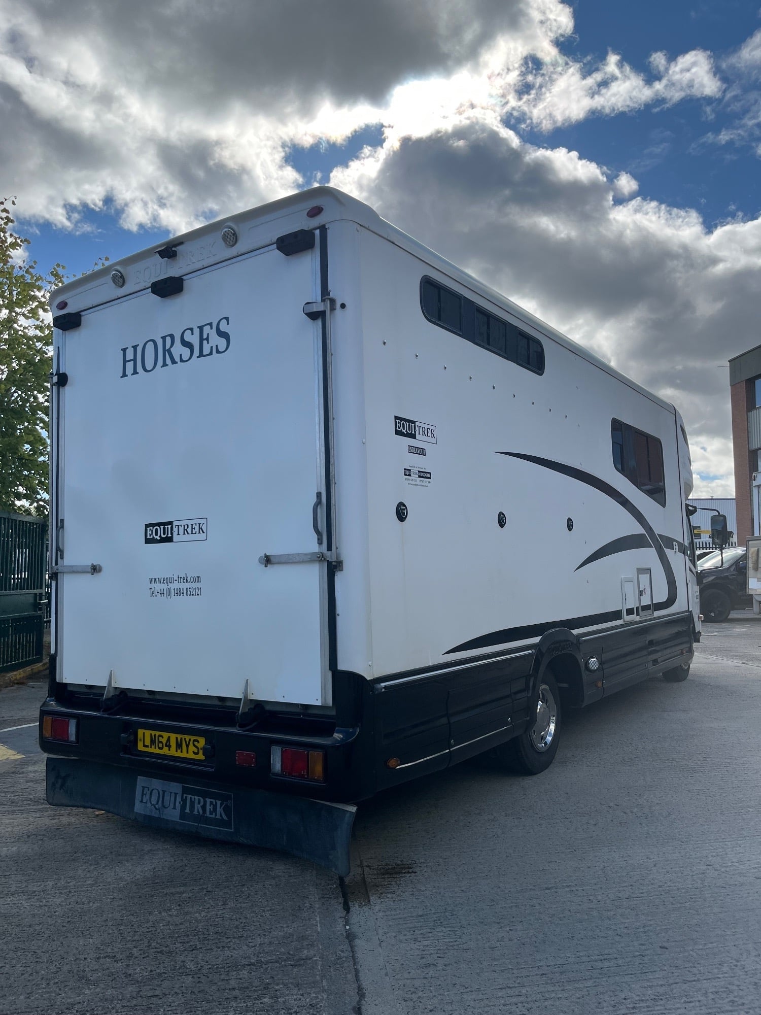 Equi-Trek Endeavour Excel Isuzu Trucks Horsebox - Trailers & Horseboxes in Swindon