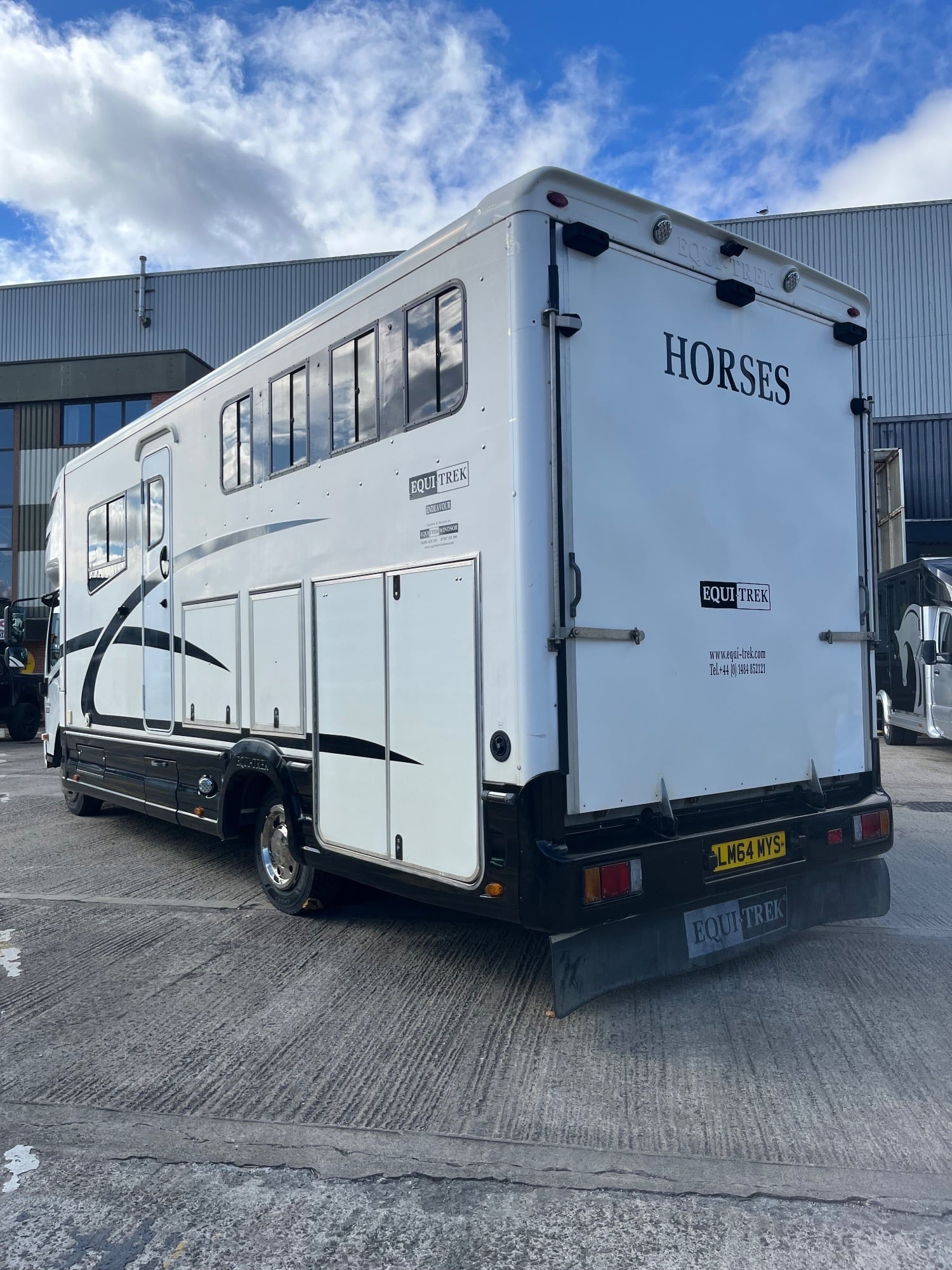 Equi-Trek Endeavour Excel Isuzu Trucks Horsebox - Trailers & Horseboxes