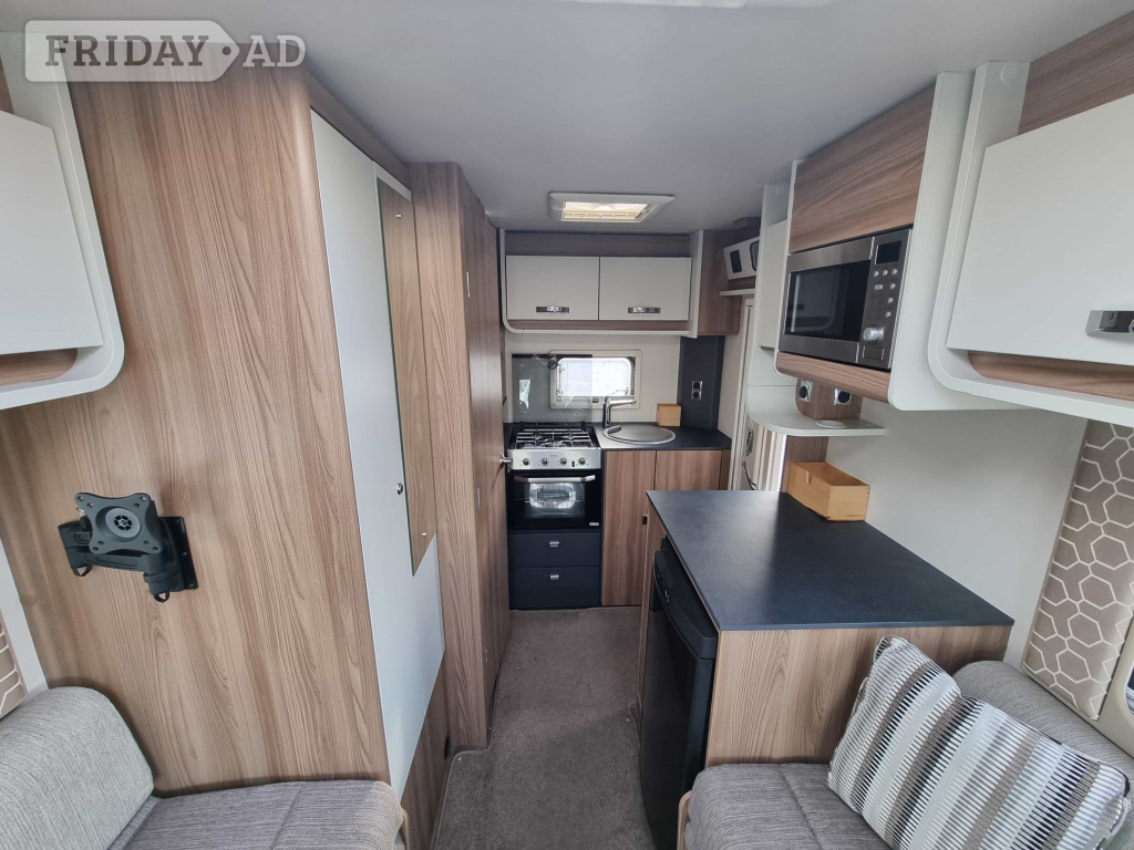 [2 berth ]Swift Coastline Design Edition 612
