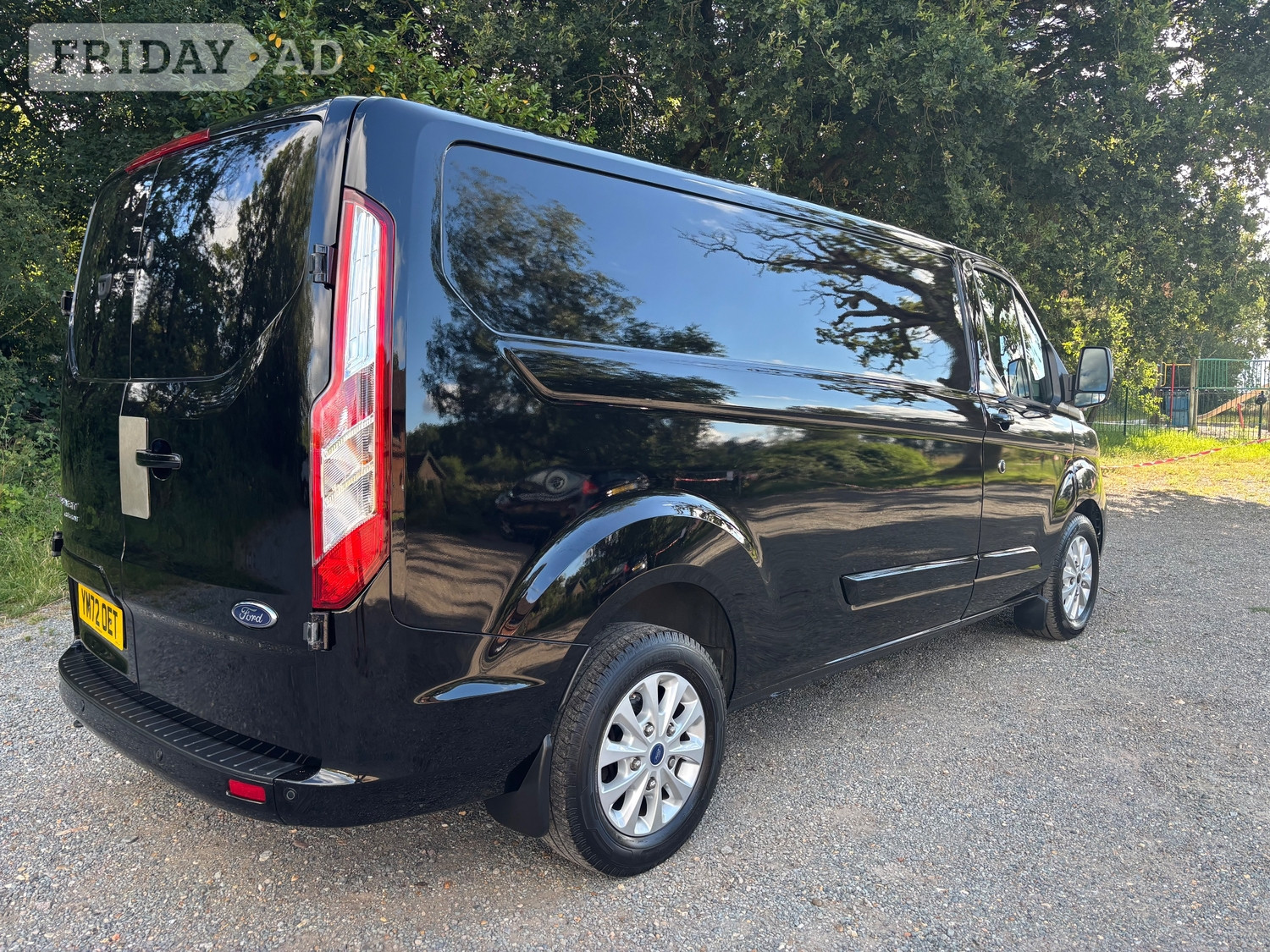 [ berth ]Ford Transit Custom