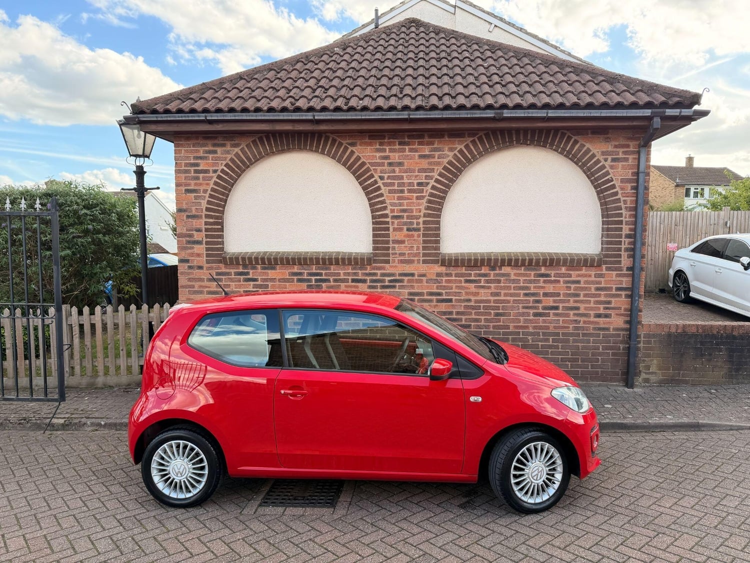 Volkswagen UP! 2014 - Cars in Sutton