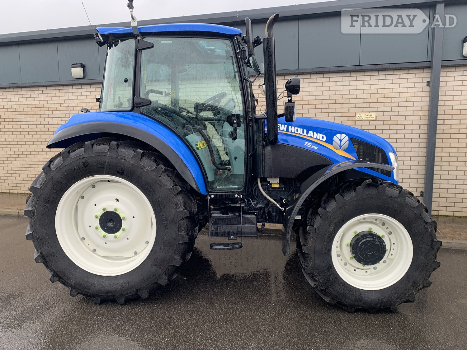 [ berth ]New Holland T5.105