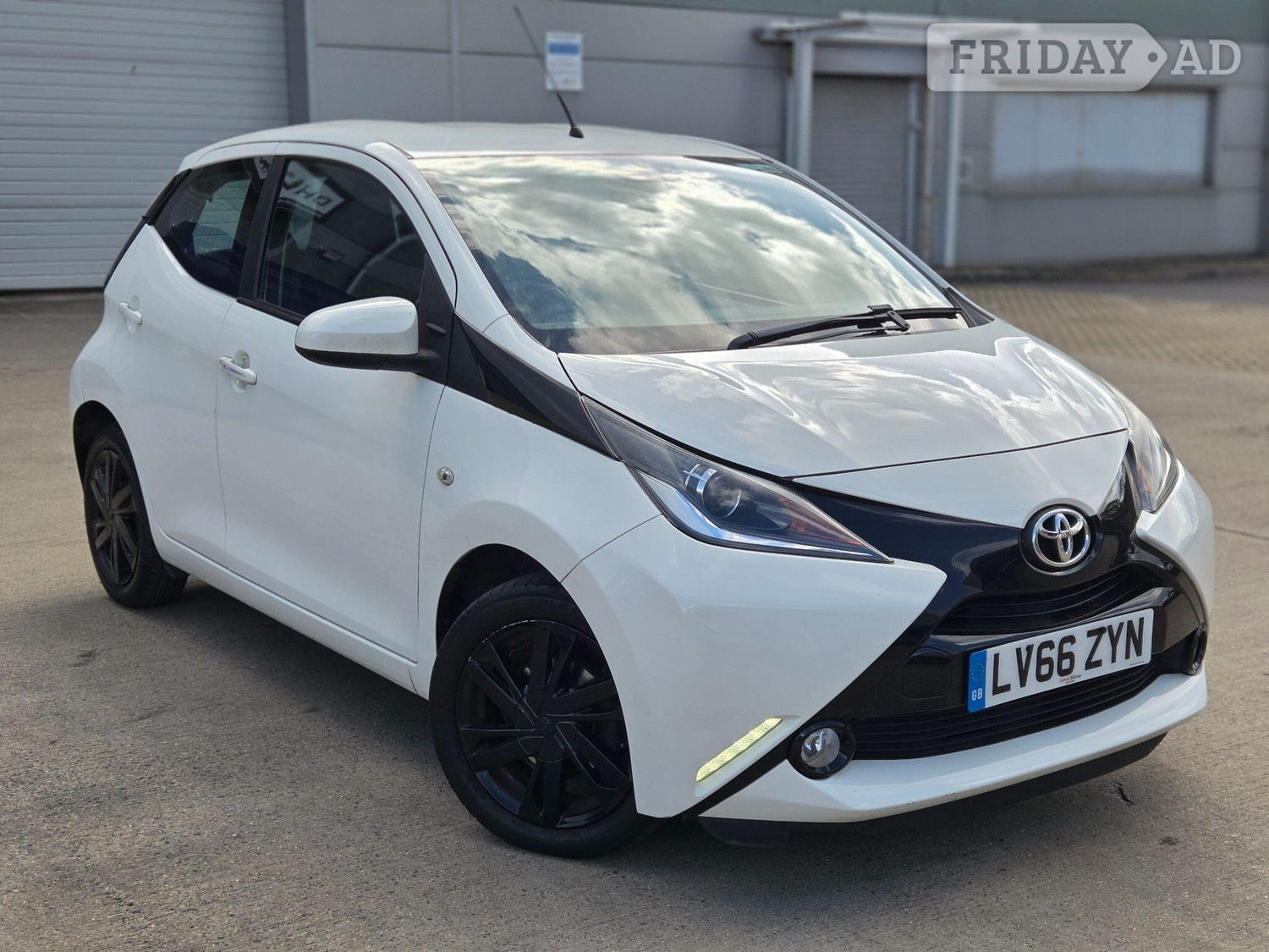 Toyota Aygo 2016 in Slough