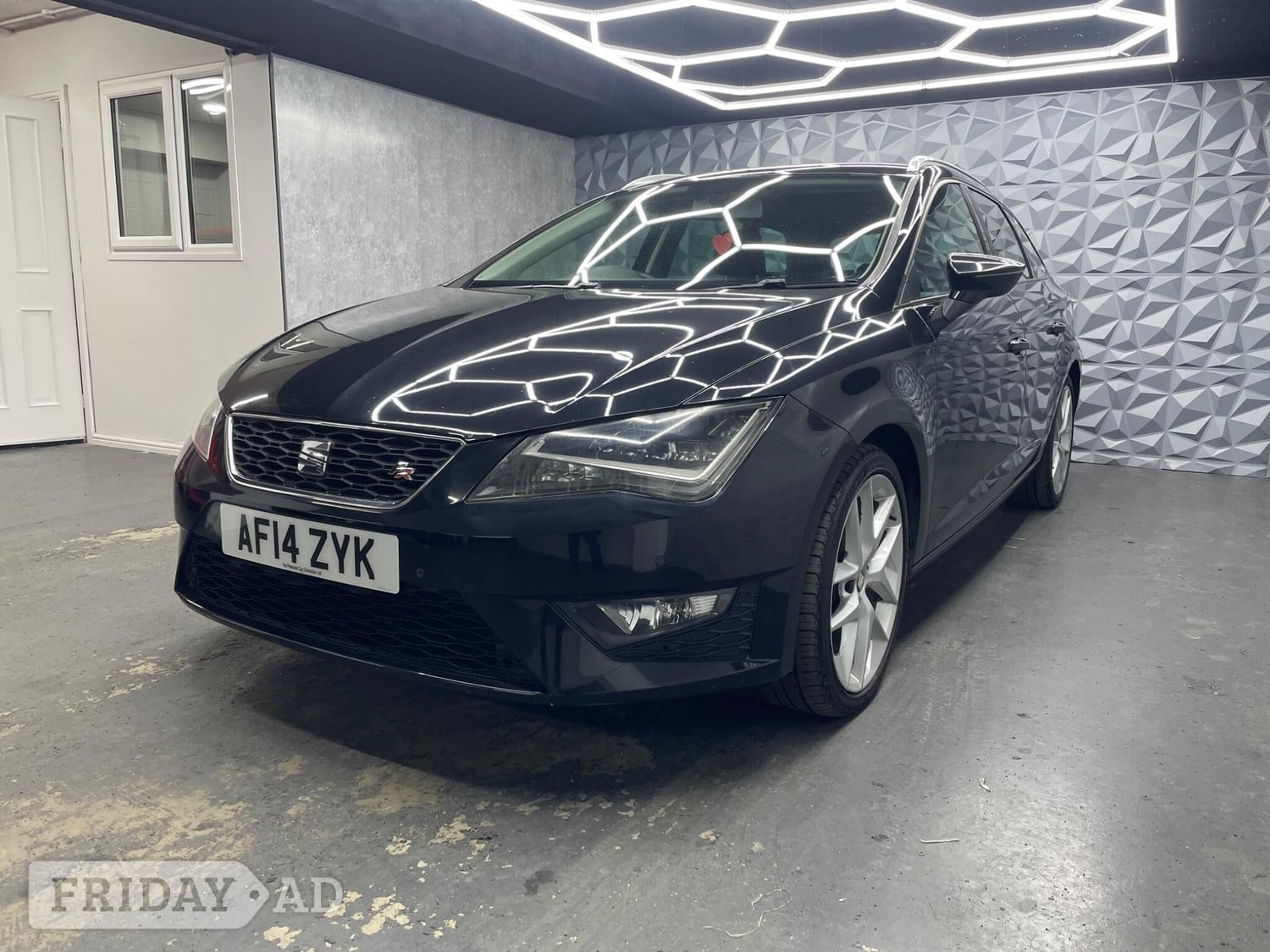 [ berth ]SEAT Leon