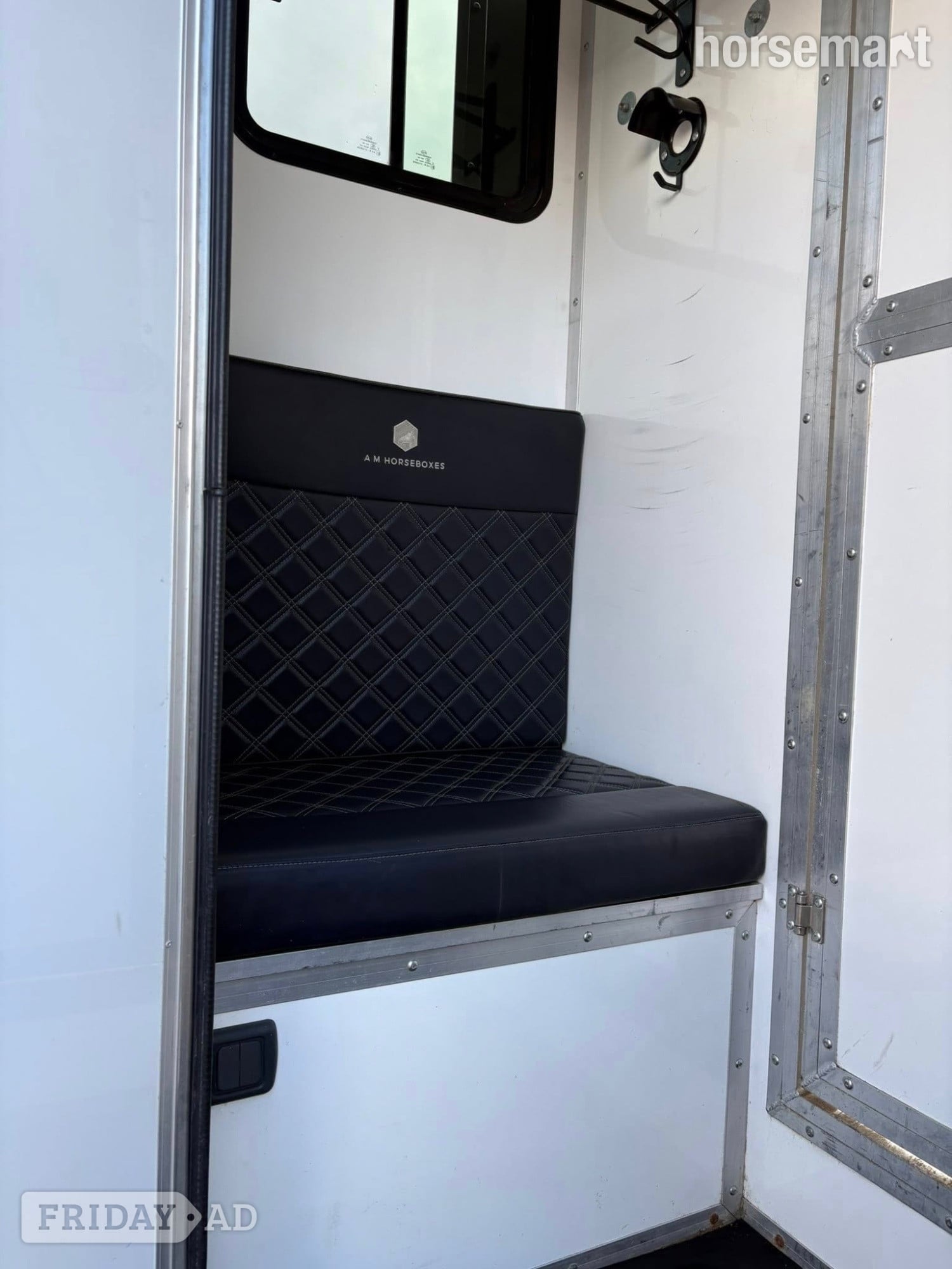 A M Horseboxes 2 Stallion Peugeot Horsebox - Trailers & Horseboxes