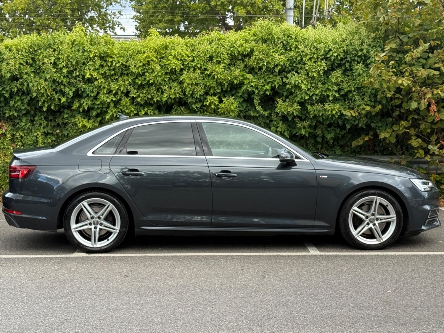 Audi A4 2018 - Cars