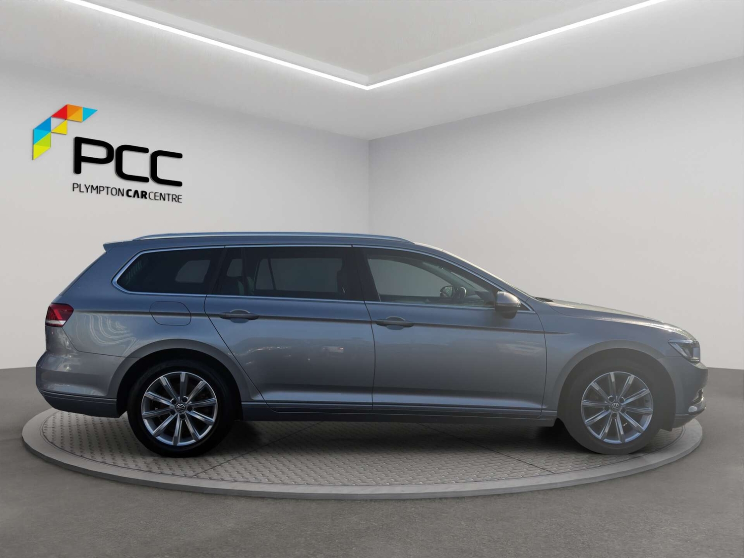 Volkswagen Passat 2019 - Cars in Plymouth