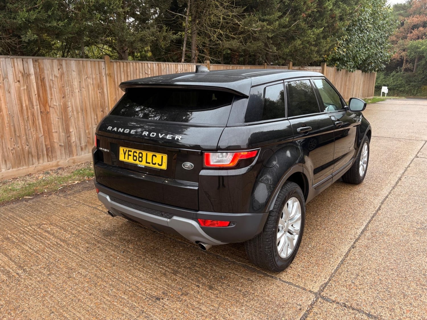 [ berth ]Land Rover Range Rover Evoque