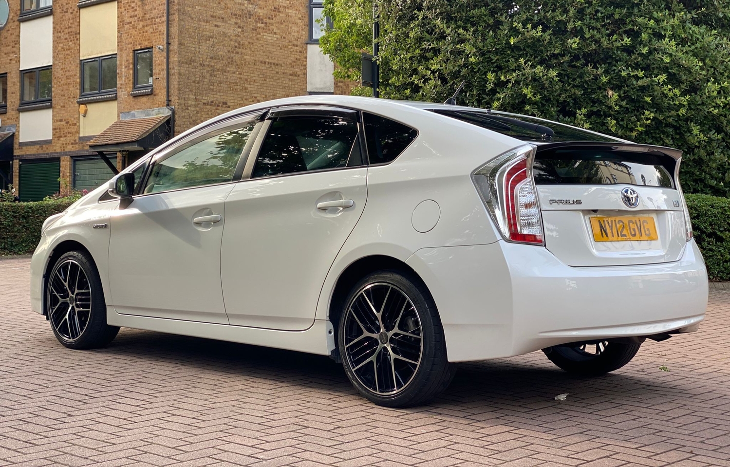 Toyota Prius 2011 - Cars in London