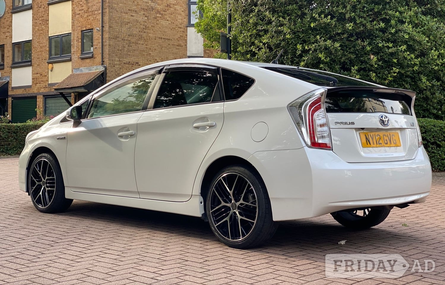 Toyota Prius 2011 - Cars in London